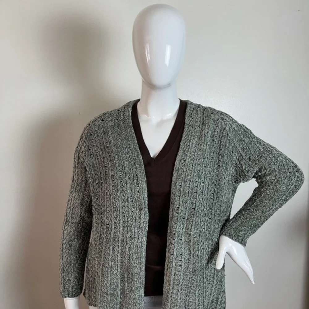 ⭐️ Wild Fable  Modern Minimalist‎ Green Knit Cardigan size M